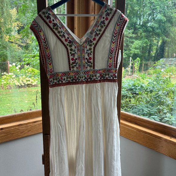 Dresses & Skirts - Sundance Boho Embroidered Dress Size 6 NWOT